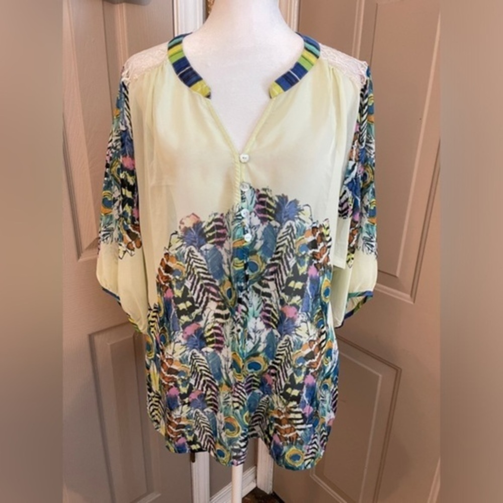 Figueroa & Flower chiffon peacock & striped 3/4 sleeve v-neck tunic top. Size M.